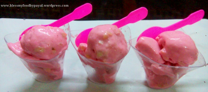 Straberry Bread Ice Cream