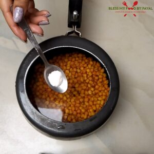 water and salt for boiling chana