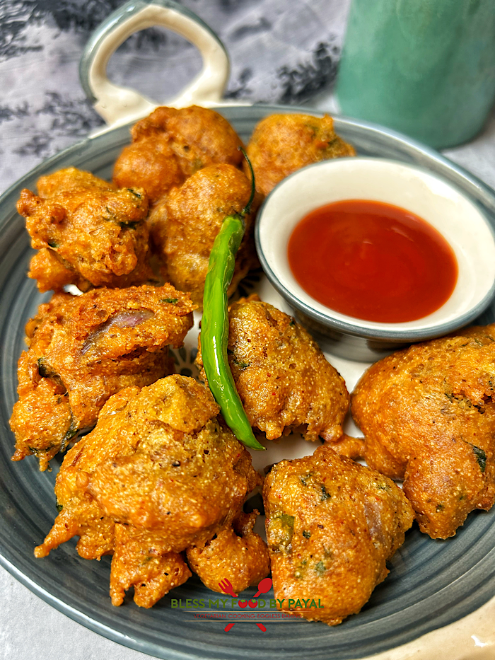 Besan and Rava Bhajiya Recipe | Suji aur Besan ke Pakode recipe