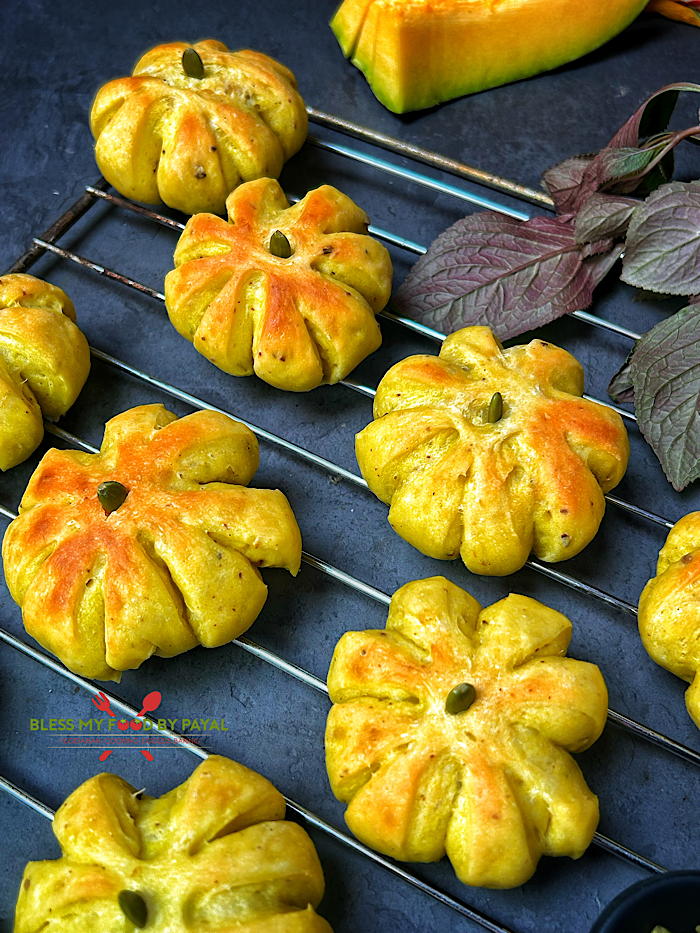 Vegan Pumpkin Dinner Rolls without thread