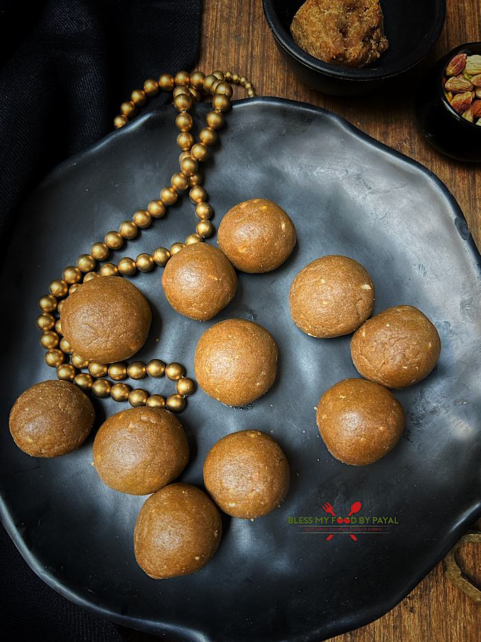 Atta gud laddu (wheat flour jaggery ladoo)