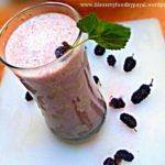 Banana Mulberry Oats Smoothie
