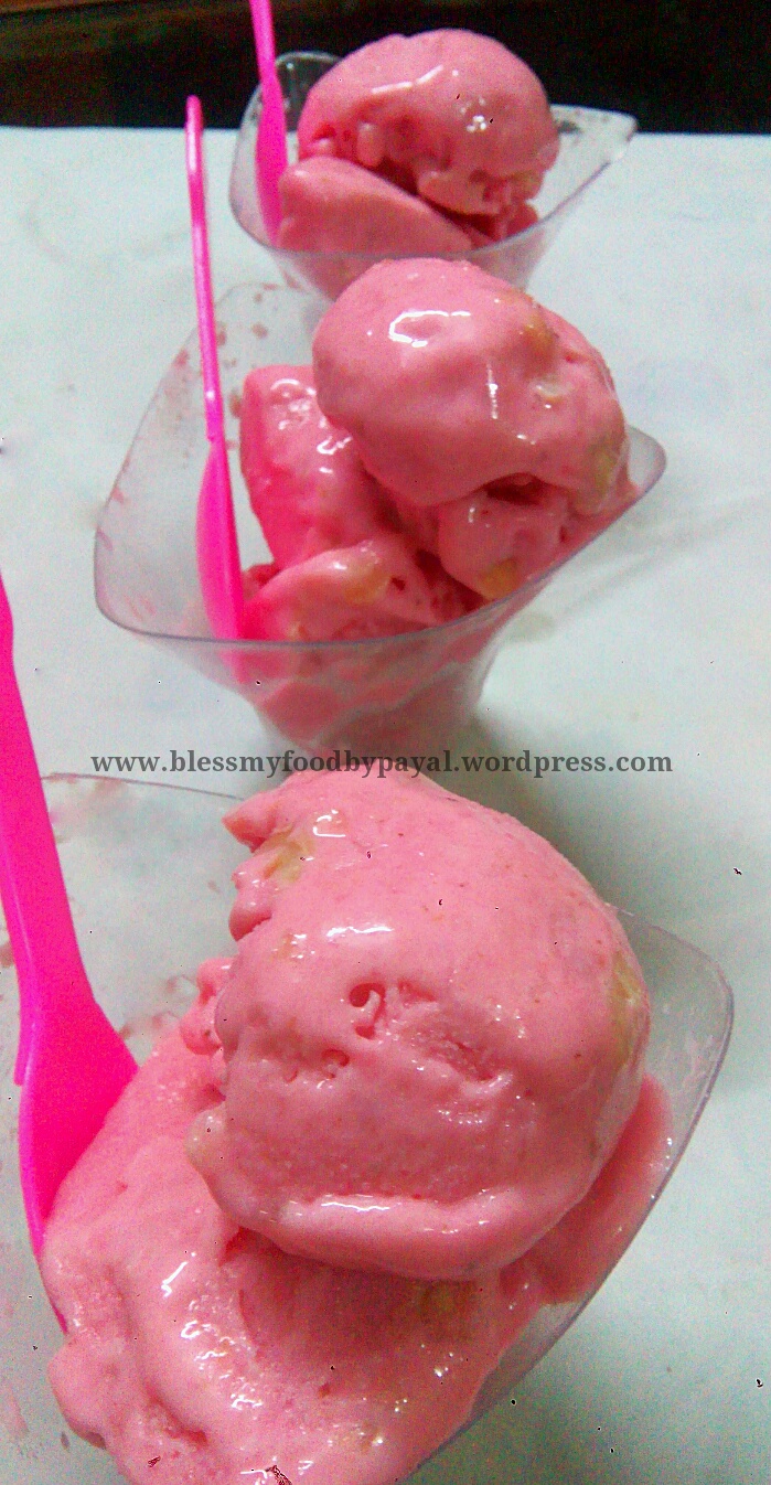strawberry bread ice cream