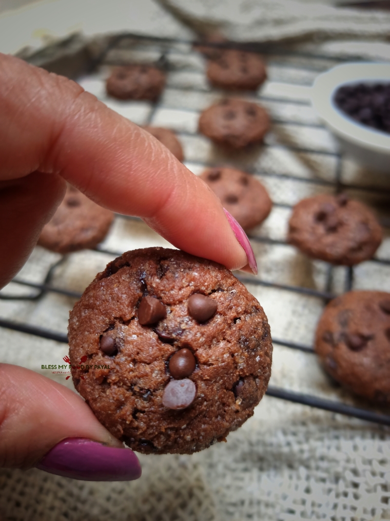 Whole wheat double chocolate chip cookies eggless