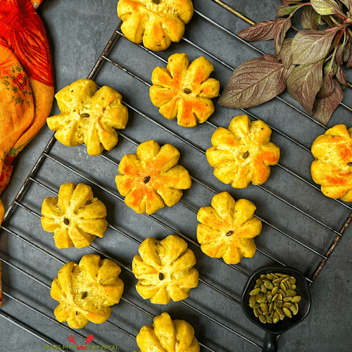 Vegan Pumpkin Dinner Rolls without thread